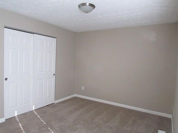 3rd image of 428 Glenview Ct
