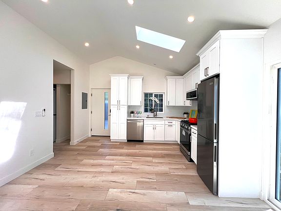 3rd image of 1431 N Pepper St #101