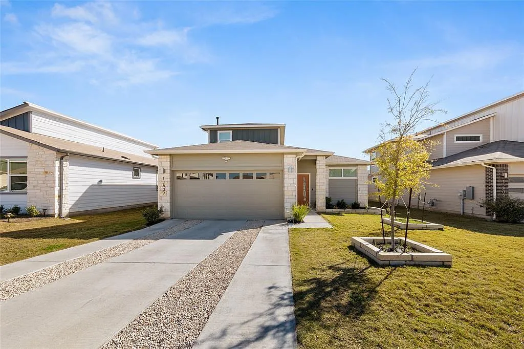 4 bed, 3.0 bath, 2322 sqft, $2,400 — Photo 1