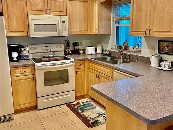 3rd image of 2415 Valerie Blvd