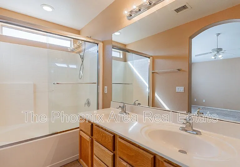 1261 N Balboa Dr — Photo 10