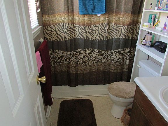3rd image of 815 Edgebrook Dr