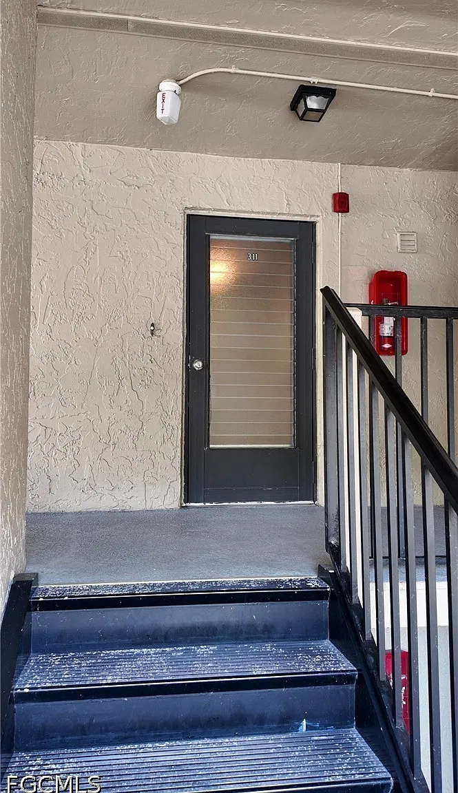 2 bed, 2.0 bath, 1000 sqft, $2,400 — Photo 1
