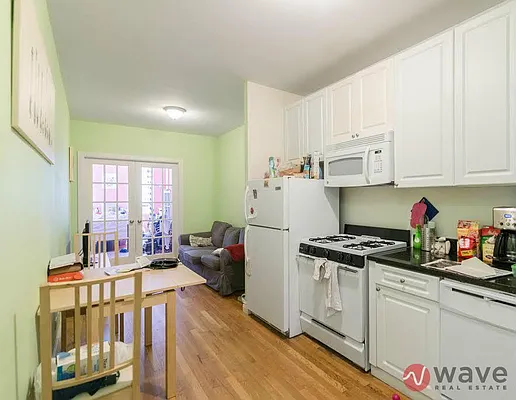 Rented by Wave Real Estate Group | media 17