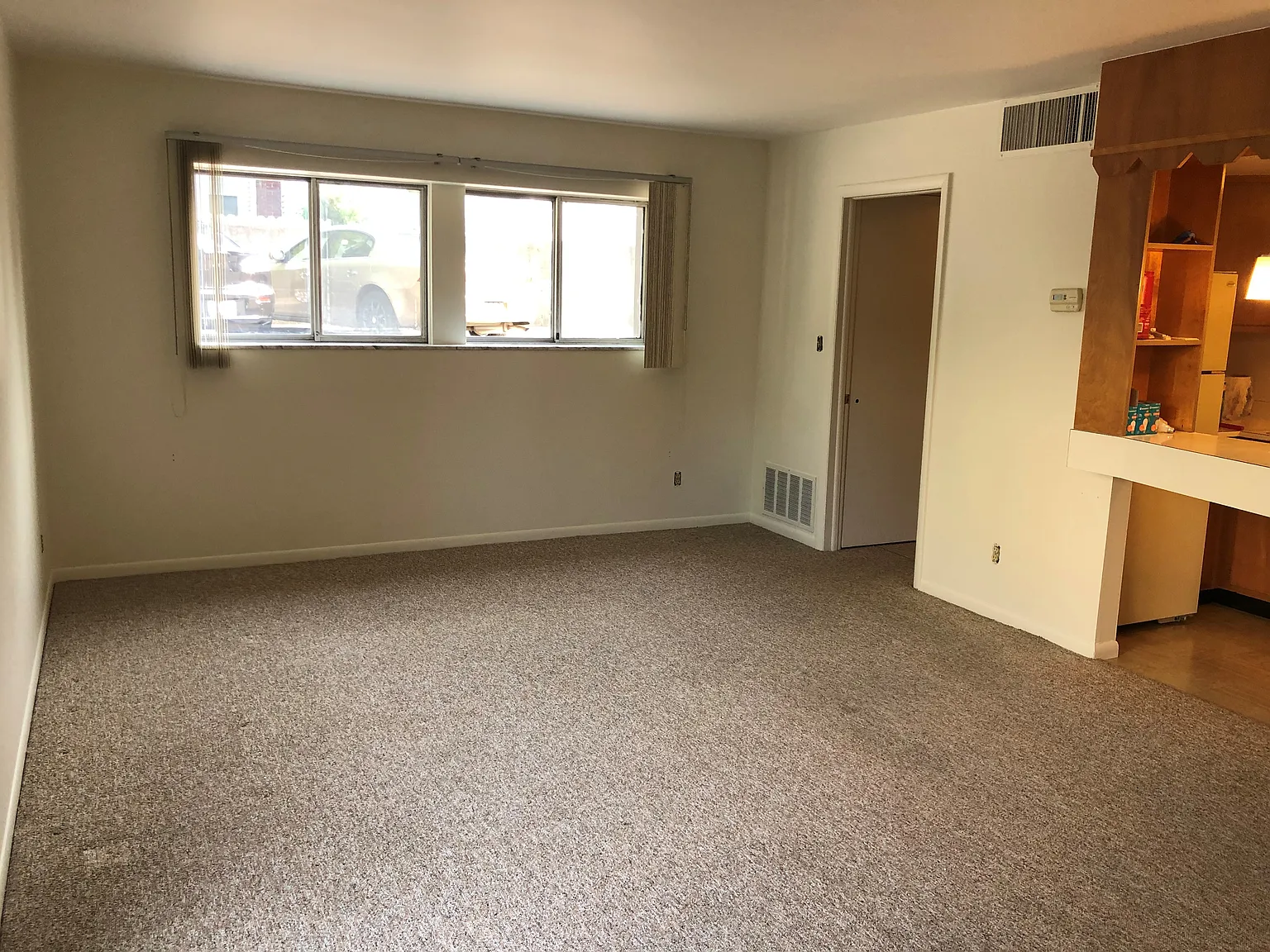 Studio, 500 sqft, $700 — Photo 3