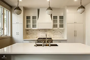 Rented by Dixon Advisory USA Inc.