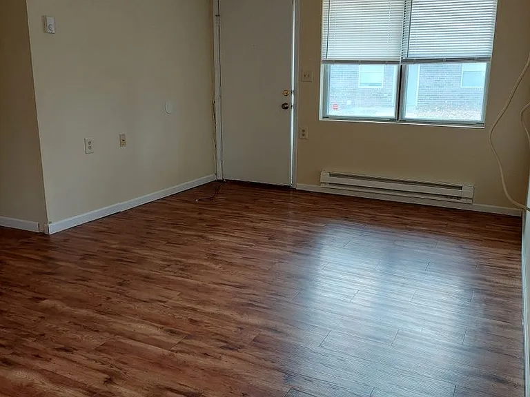 1714 Ashley St — Photo 3