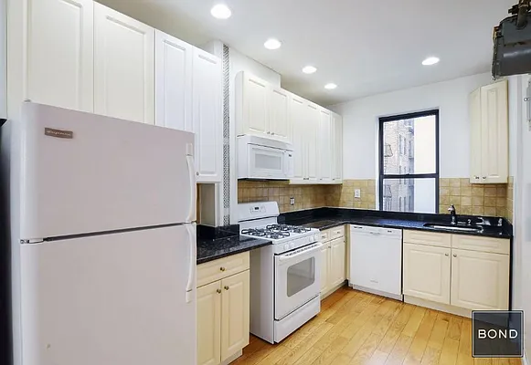 Rented by Bond New York | media 42