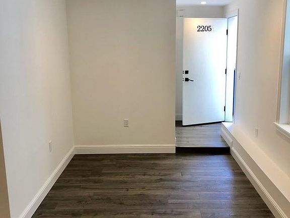 2nd image of 2205 Taylor St