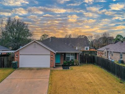 1015 S Regency Dr, Fayetteville, AR, 72701