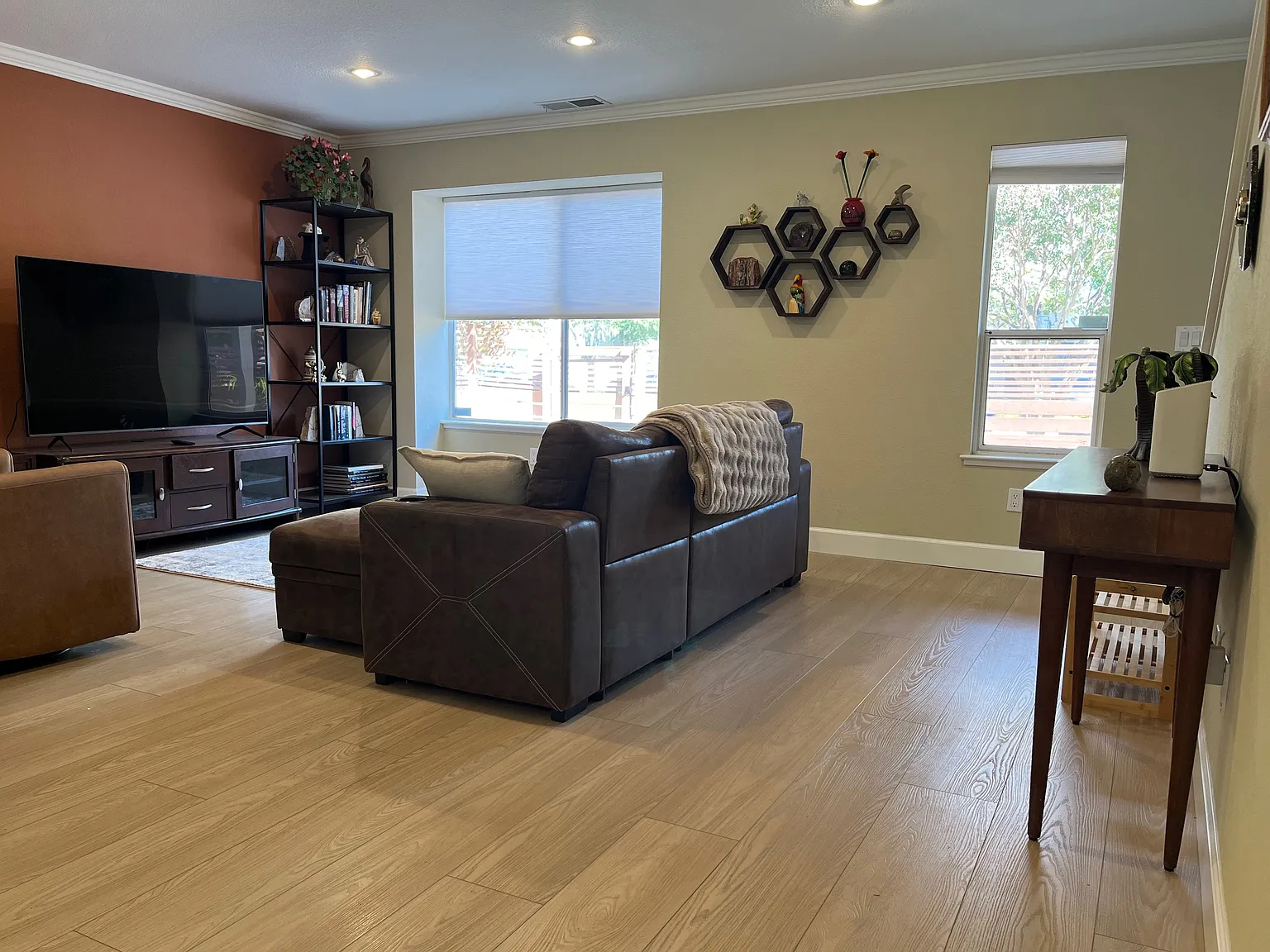 3 bed, 2.5 bath, 1464 sqft, $3,900 — Photo 4