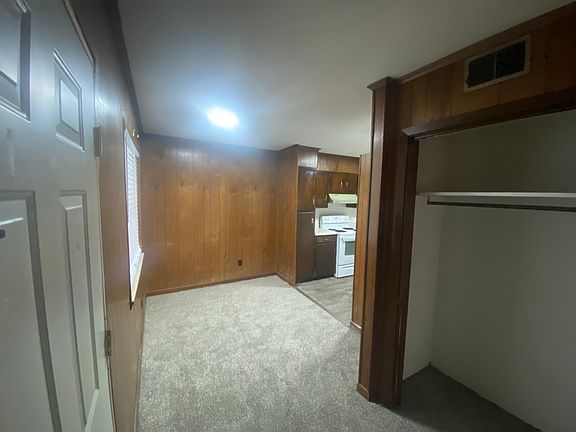 3rd image of 506 Lakeside St #8