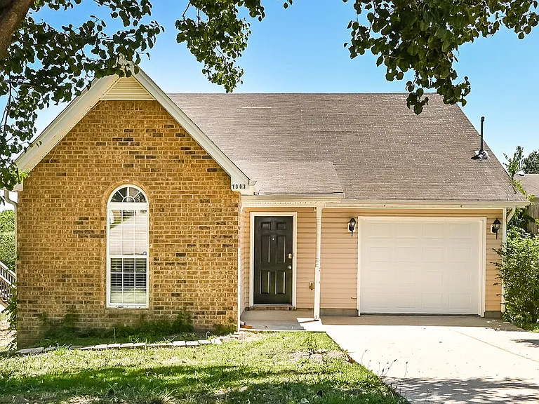 1303 Tonya Dr — Photo 1