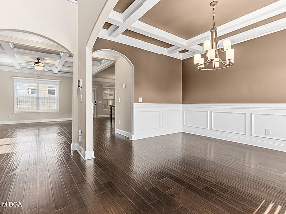 4th image of 400 Avery Ct
