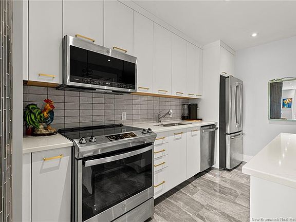4th image of 55 Queen St #702