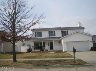 1508 Royal Pointe Dr, Bloomington, IL