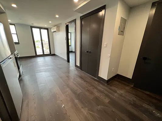 Rented by Delmark Realty LLC | media 49