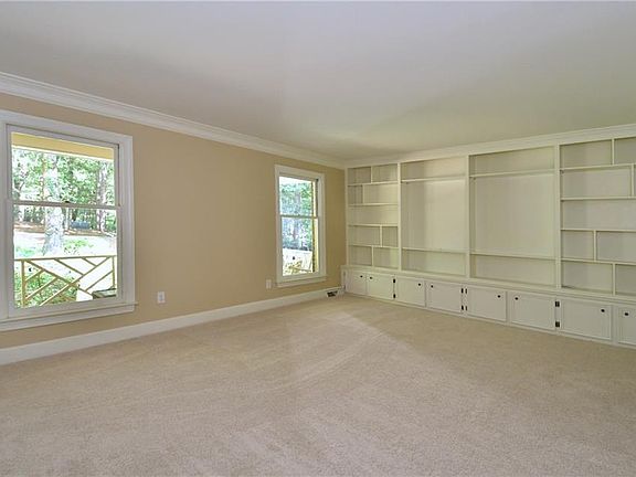 3rd image of 464 Heritage Dr