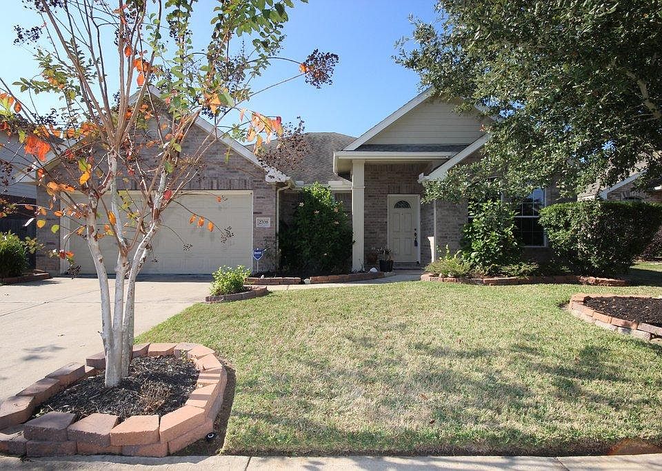 1st image of 2708 Courtyard Ln
