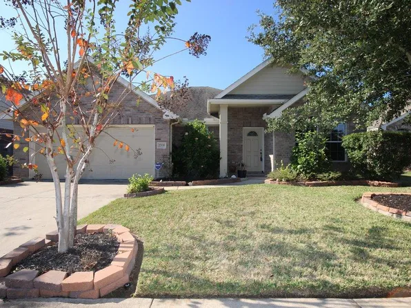 2708 Courtyard Ln, Pearland, TX 77584