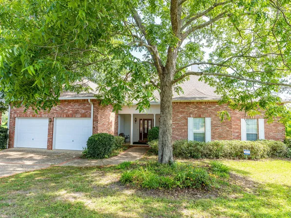 51 Stones Throw Dr, Hattiesburg, MS 39402