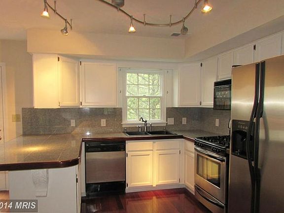3rd image of 1063 Lindsay Ln