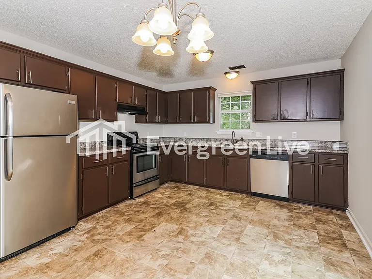 519 Oakbrook Village Rd — Photo 3