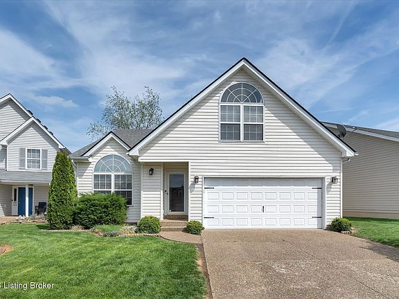 2nd image of 3907 Pinoak View Ct