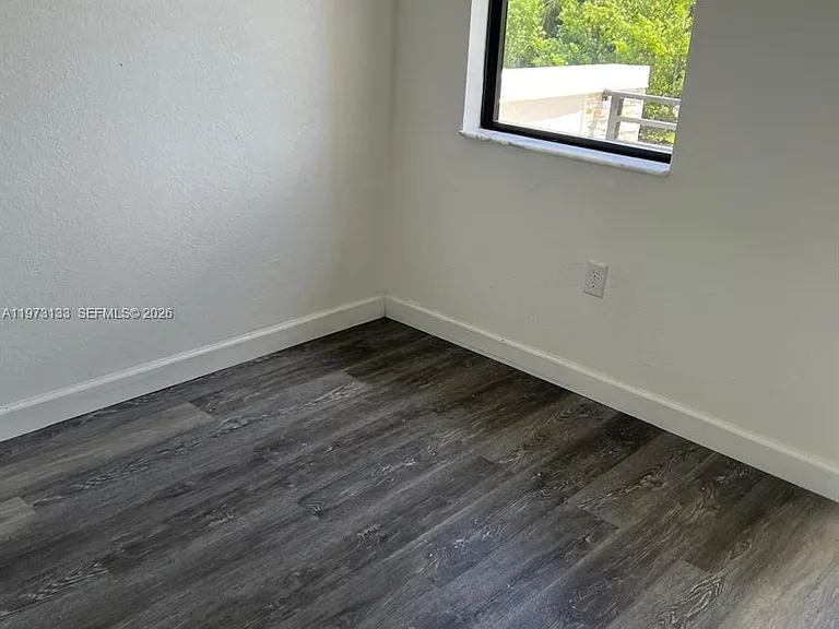 20568 NE 5th Pl — Photo 7