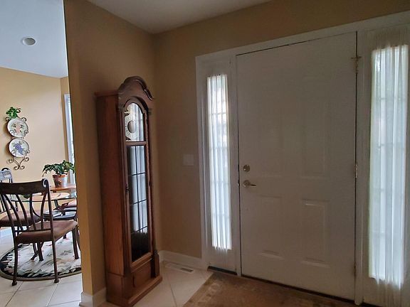 4th image of 135 Rose Ct