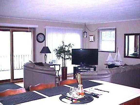 4th image of 370 Seneca Dr