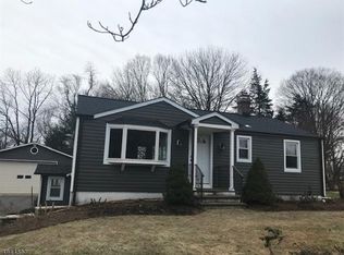 13 Hedges Rd, Chester, NJ 07930