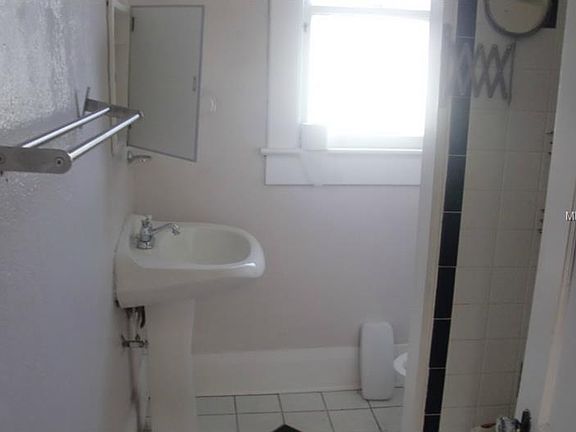 4th image of 1010 E Washington St
