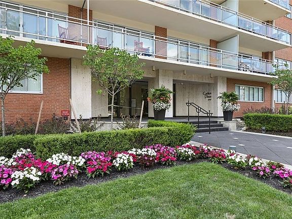 3rd image of 4740 Roanoke Pkwy APT 805