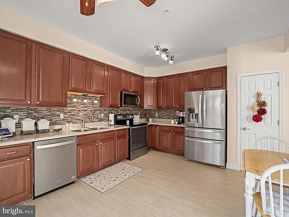 4th image of 109 Tall Grass Ln