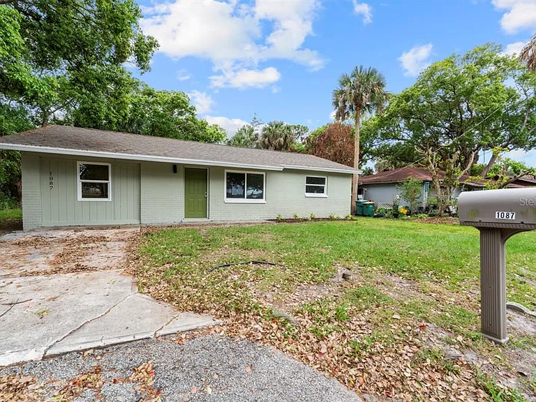 1087 Swan St — Photo 3