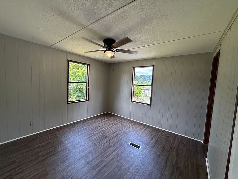 212 Thor Ln — Photo 13