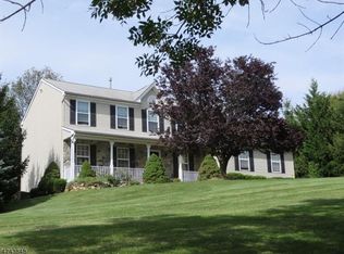 1 Crest Ln, Glen Gardner, NJ