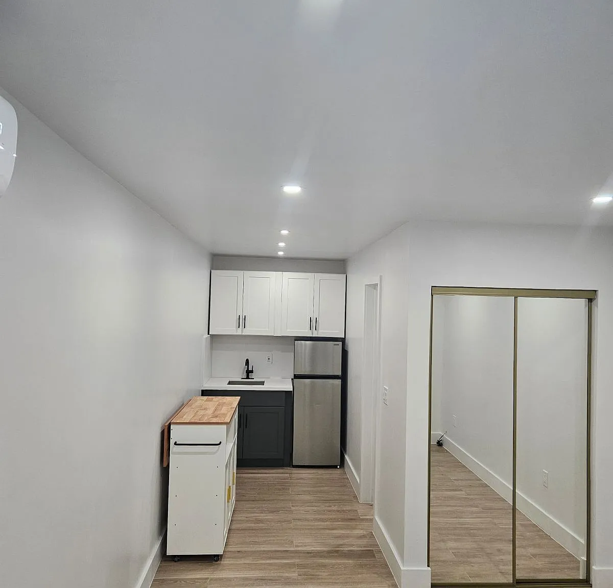 Studio, $1,400 — Photo 4