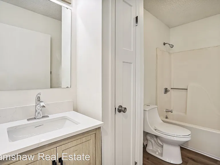 2402 High View Ct — Photo 10