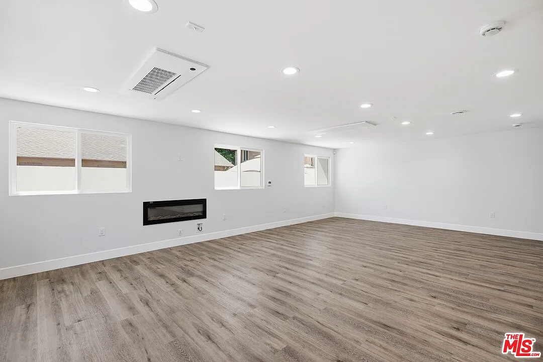 3 bed, 2.5 bath, 1740 sqft, $4,995 — Photo 1
