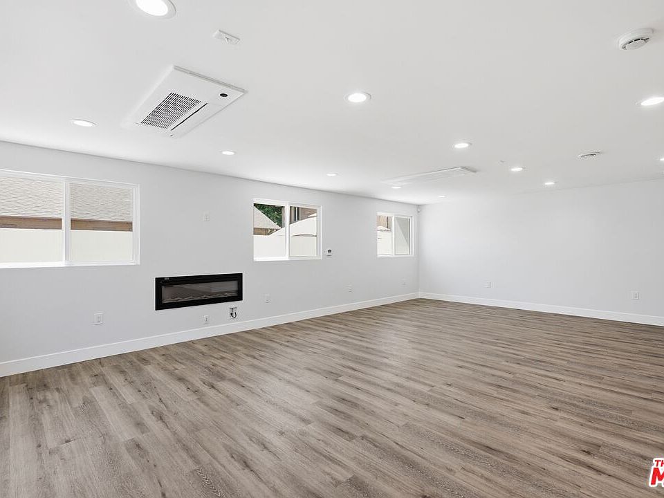 1st image of 11611 Burbank Blvd