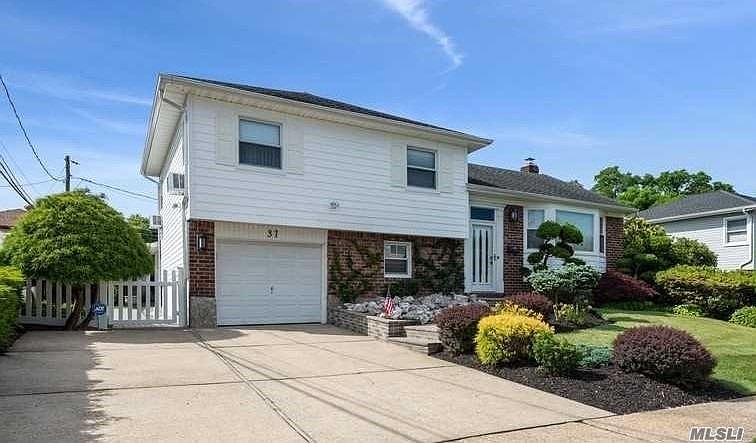 1st image of 37 Greenway Dr