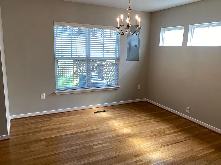 544 Abbey Village Cir — Photo 24