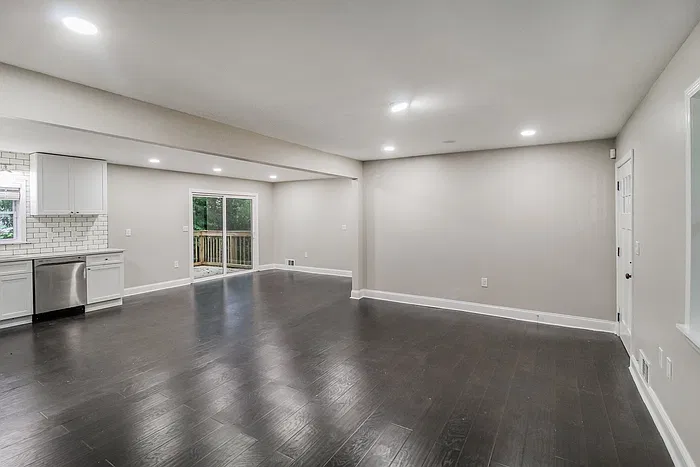4 bed, 2.0 bath, 2100 sqft, $1,845 — Photo 4