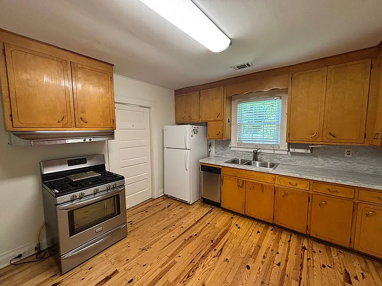 915 Brandon Ave — Photo 9