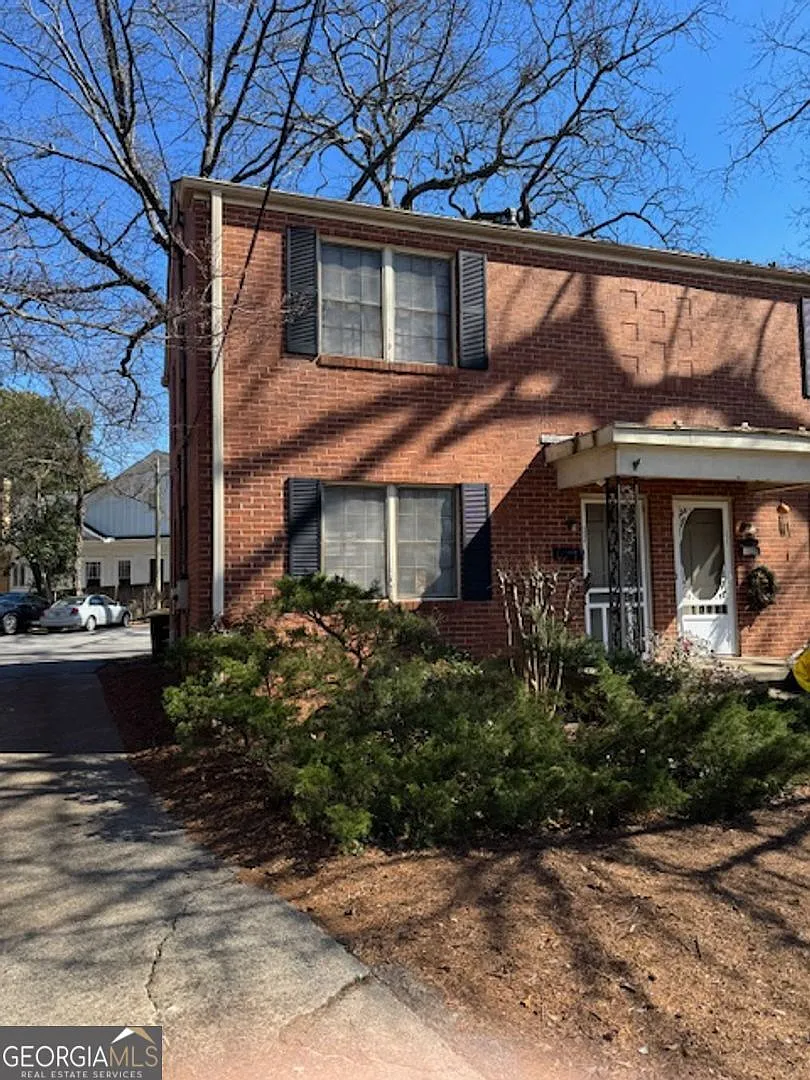2 bed, 1.0 bath, 988 sqft, $1,775 — Photo 2