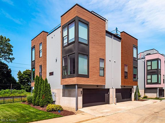 3rd image of 1218 W 74th St