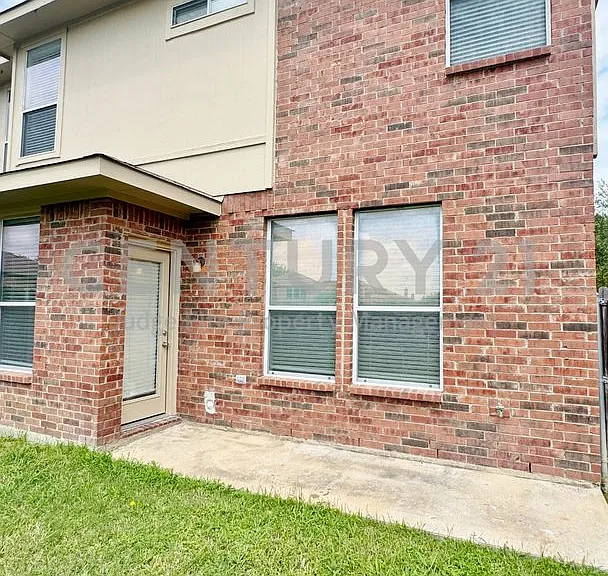 2260 Stonebrook Ln — Photo 13