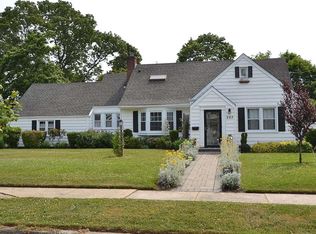 283 Maple Ave, Patchogue, NY 11772